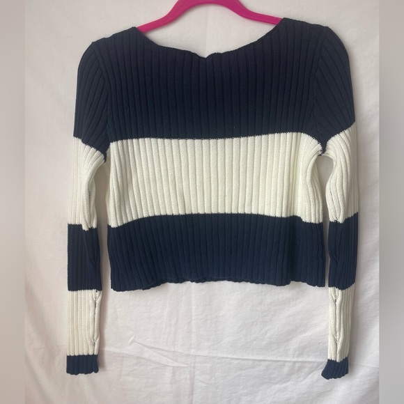 NWT AERIE knit sweater. In perfect condition. No rips tears, or stains. - Picture 6 of 7